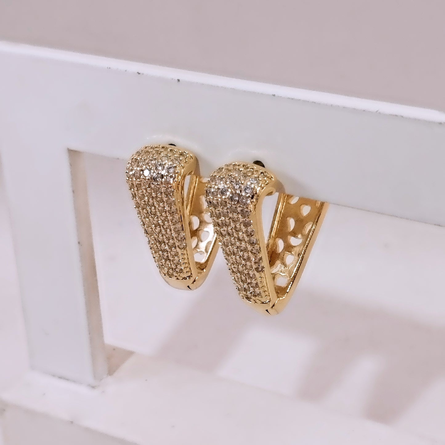 Brinco Argola Triângulo Microzirconias