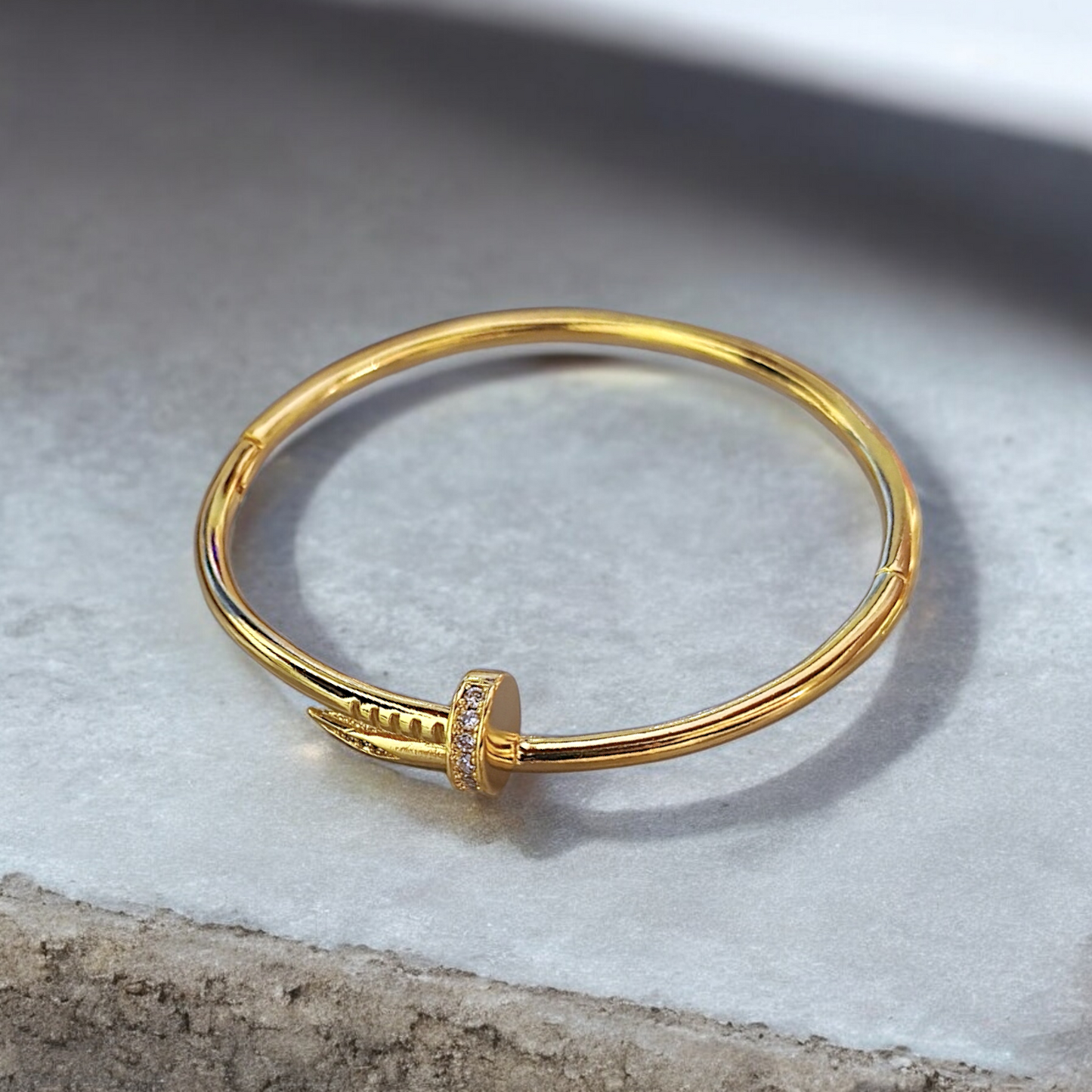 Bracelete Prego Detalhe Microzircônias
