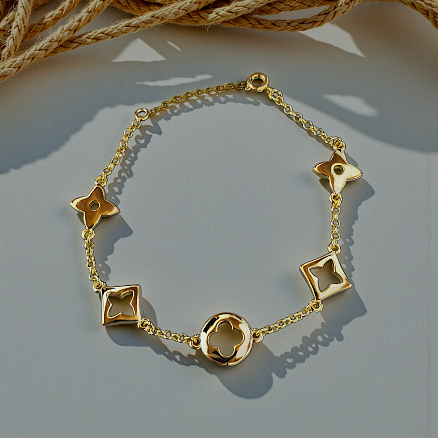 Pulseira Geométrica Trevos Vazados VClif