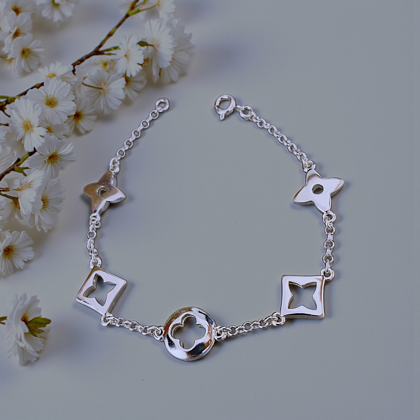 Pulseira Geométrica Trevos Vazados VClif Prata 925