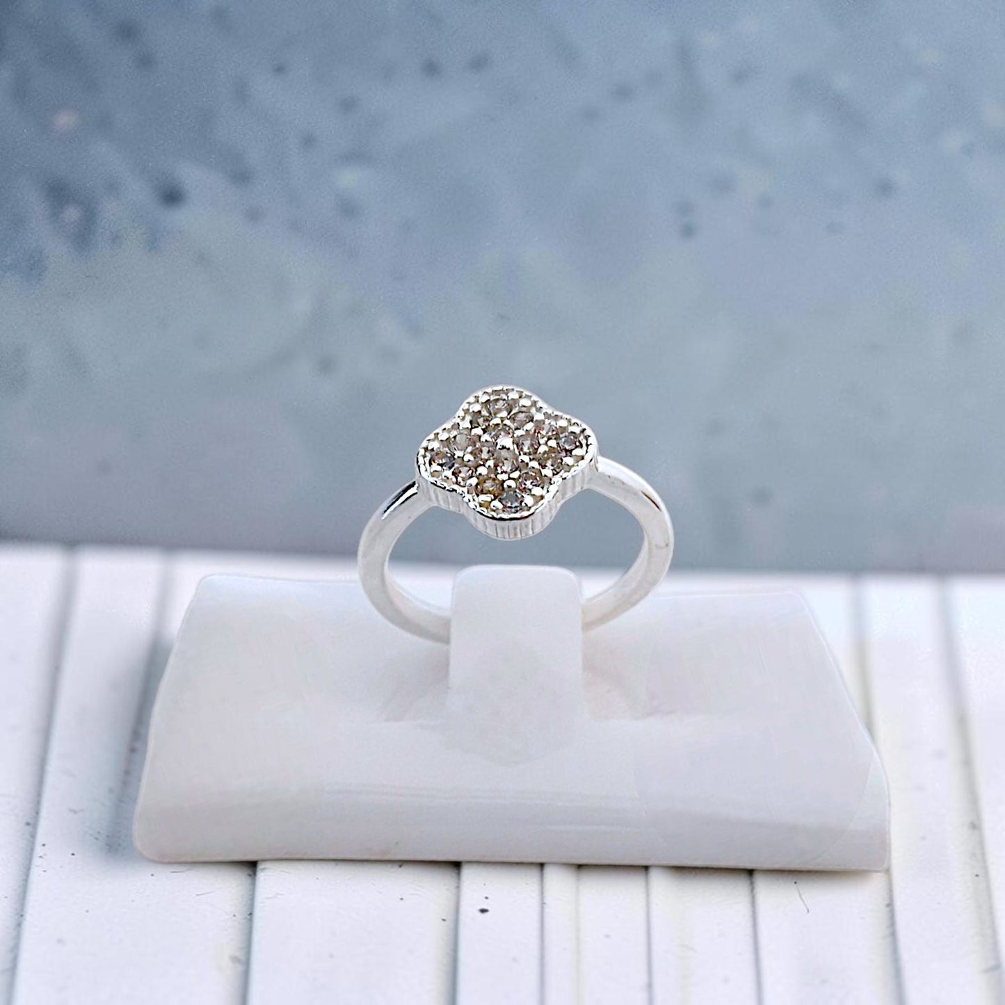 Anel Trevo Microzircônias Prata 925