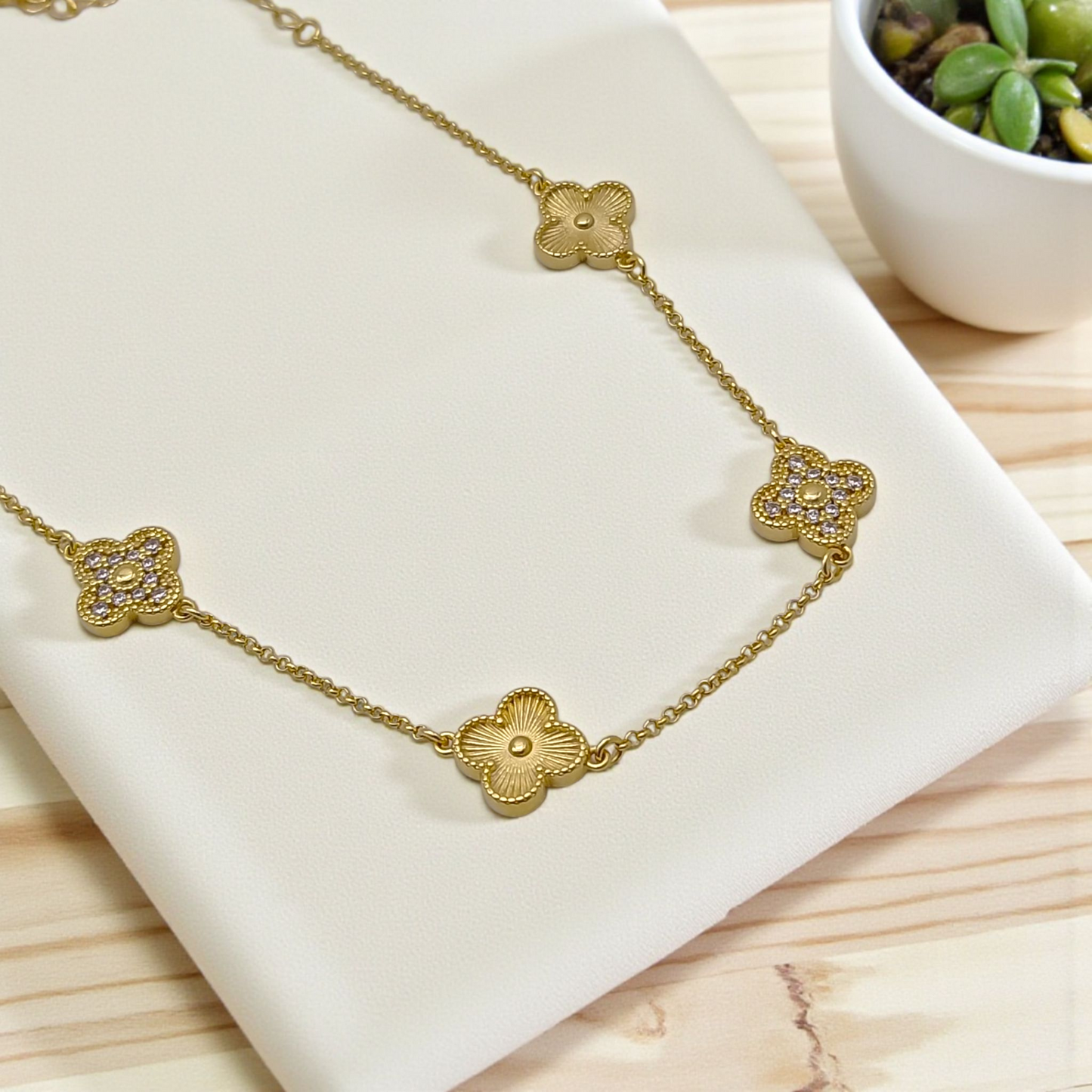 Colar Choker Trevo Inspiração VClif