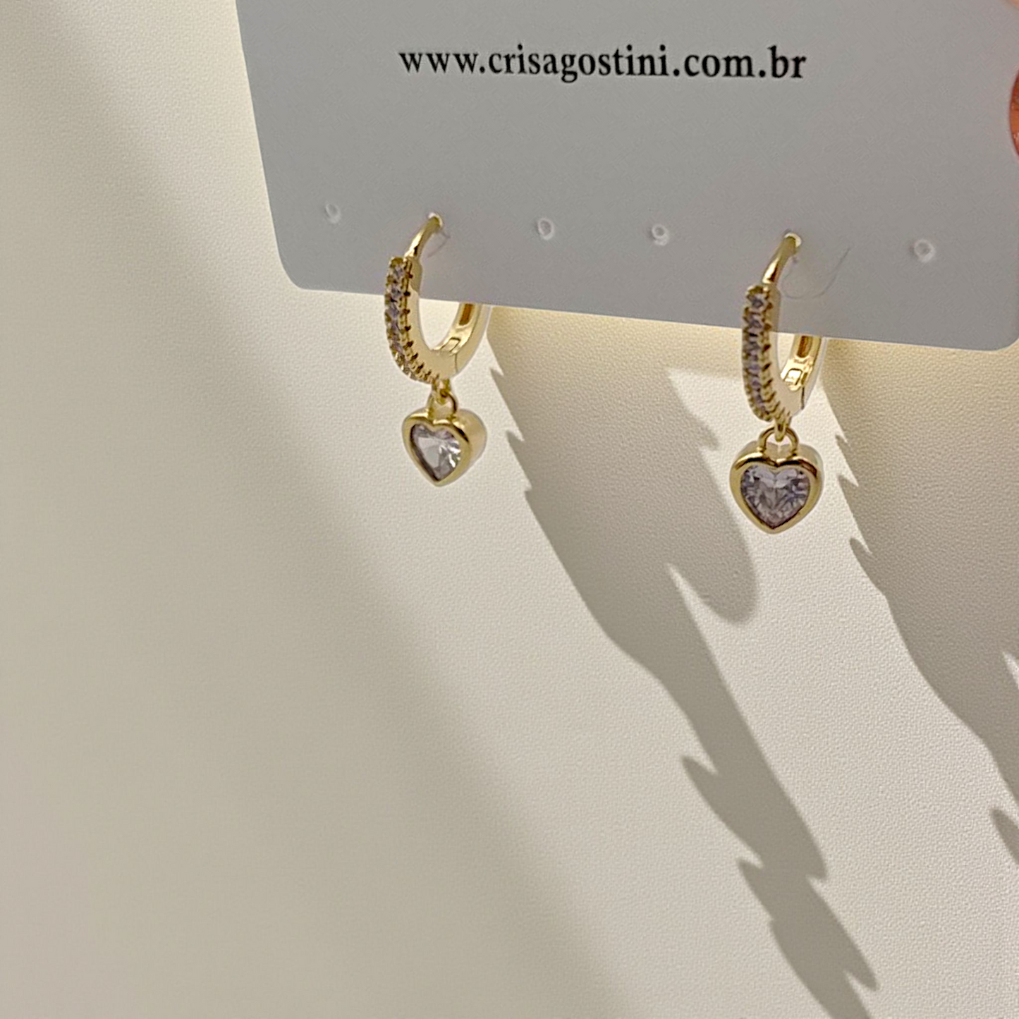Brinco Argolinha Pingente Coração Zircônia