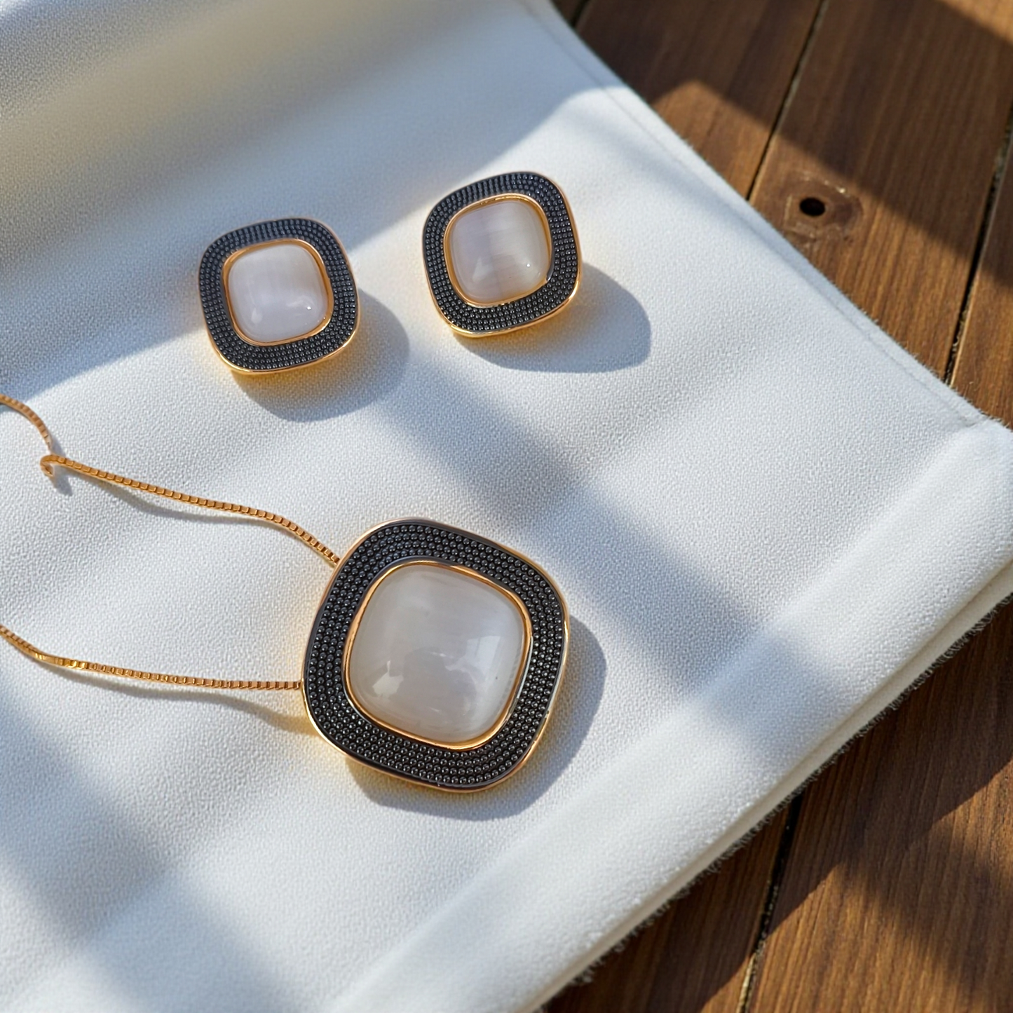 Conjunto Quadrado Rosé Madrepérola Microzircônias