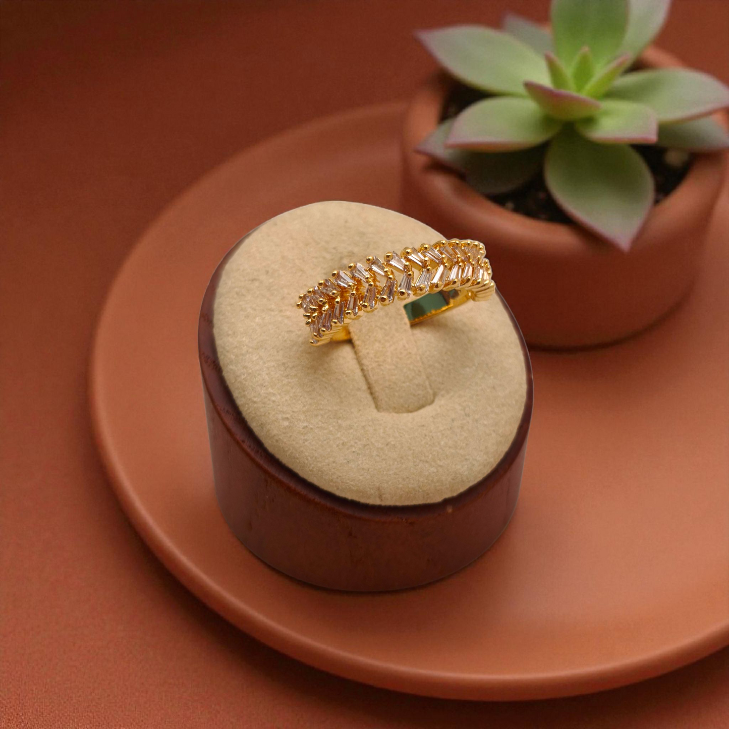 Anel Setas Baguetes Zircônias