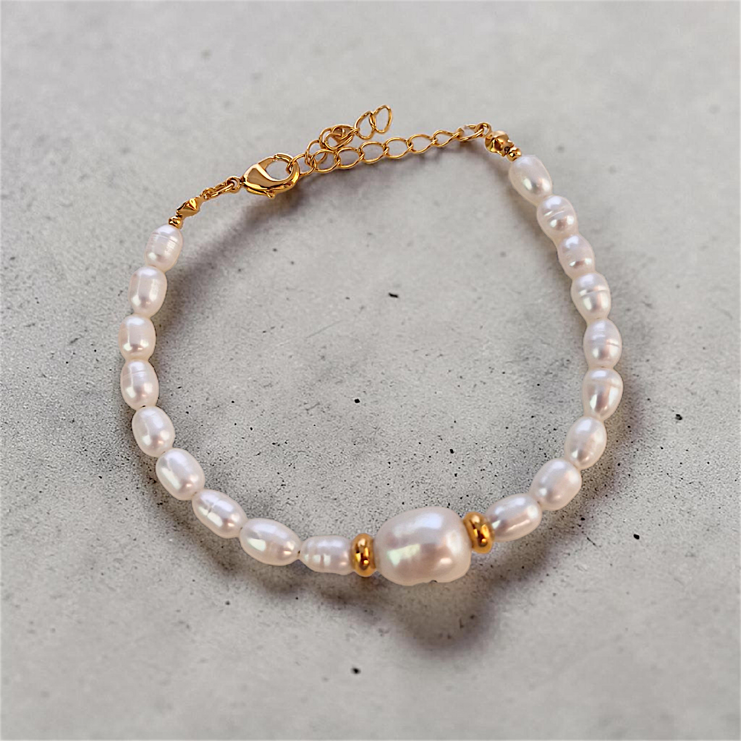 Pulseira Pérolas e Pérola Maior no Meio