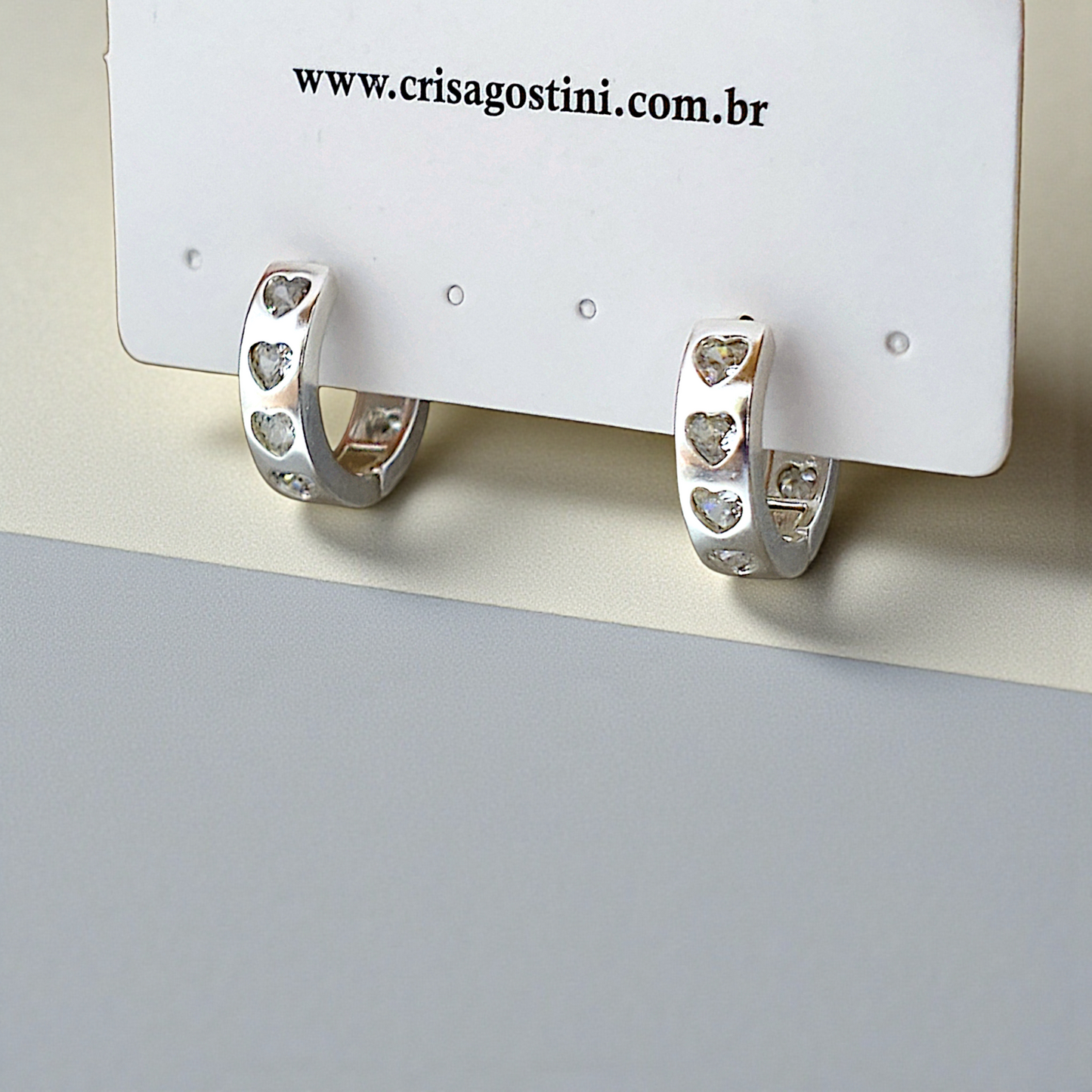 Brinco Argolinha Zircônias Corações Prata 925