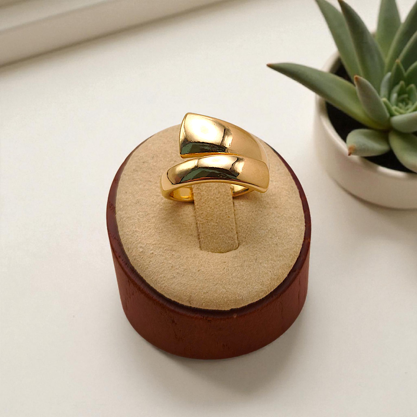 Anel Orgânico Pontas Largas Achatadas