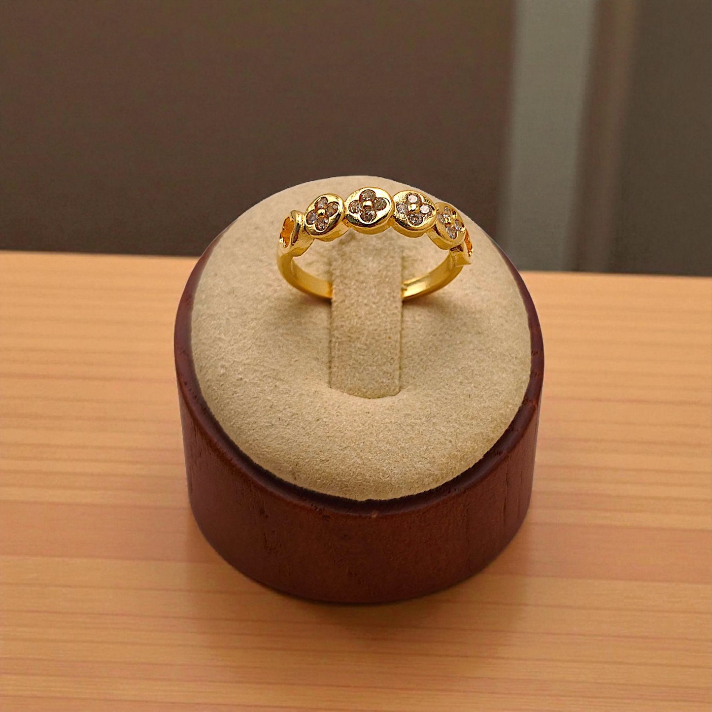 Anel Trevos Clif Zircônias e Detalhe Vazado