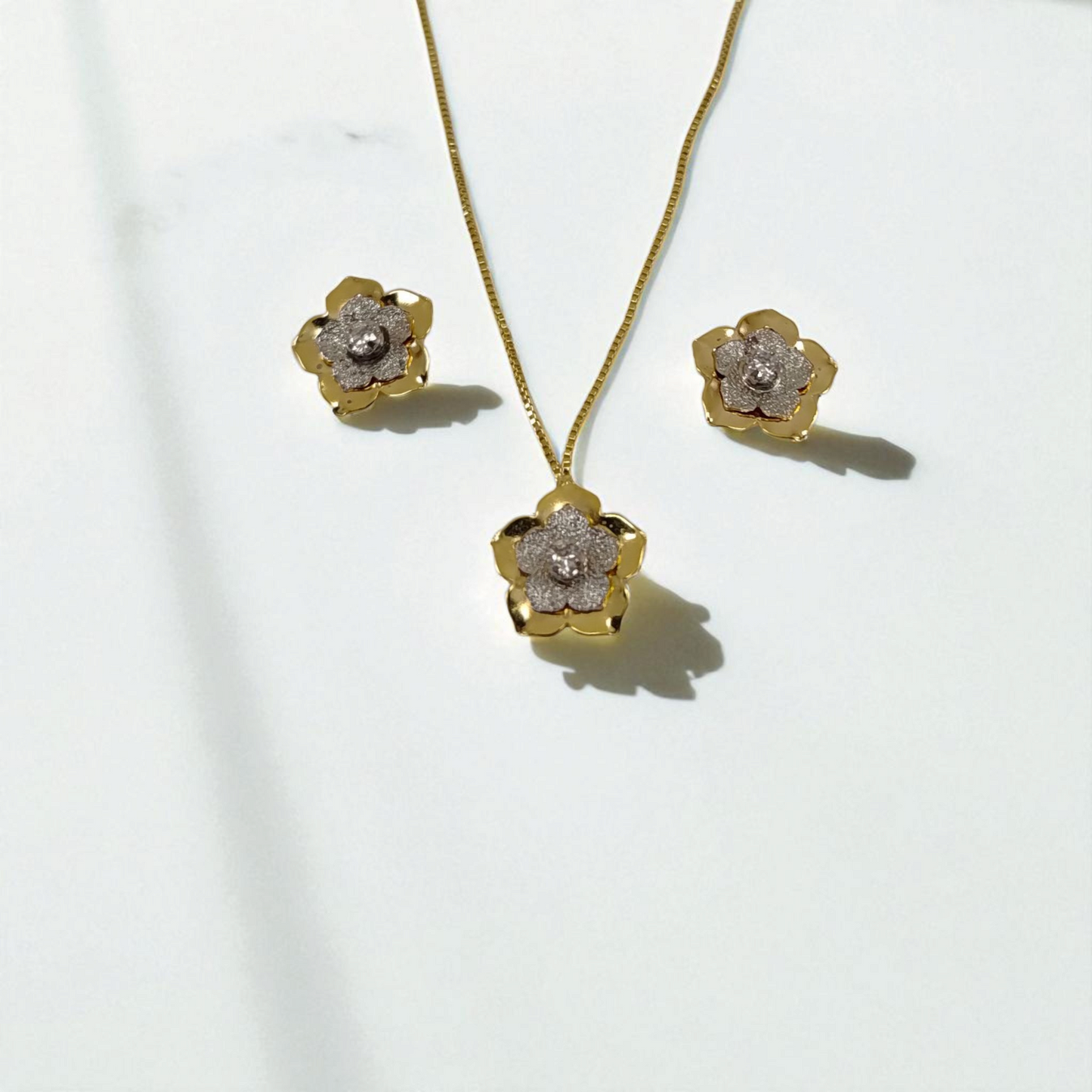 Conjunto Delicado Flor Zircônia