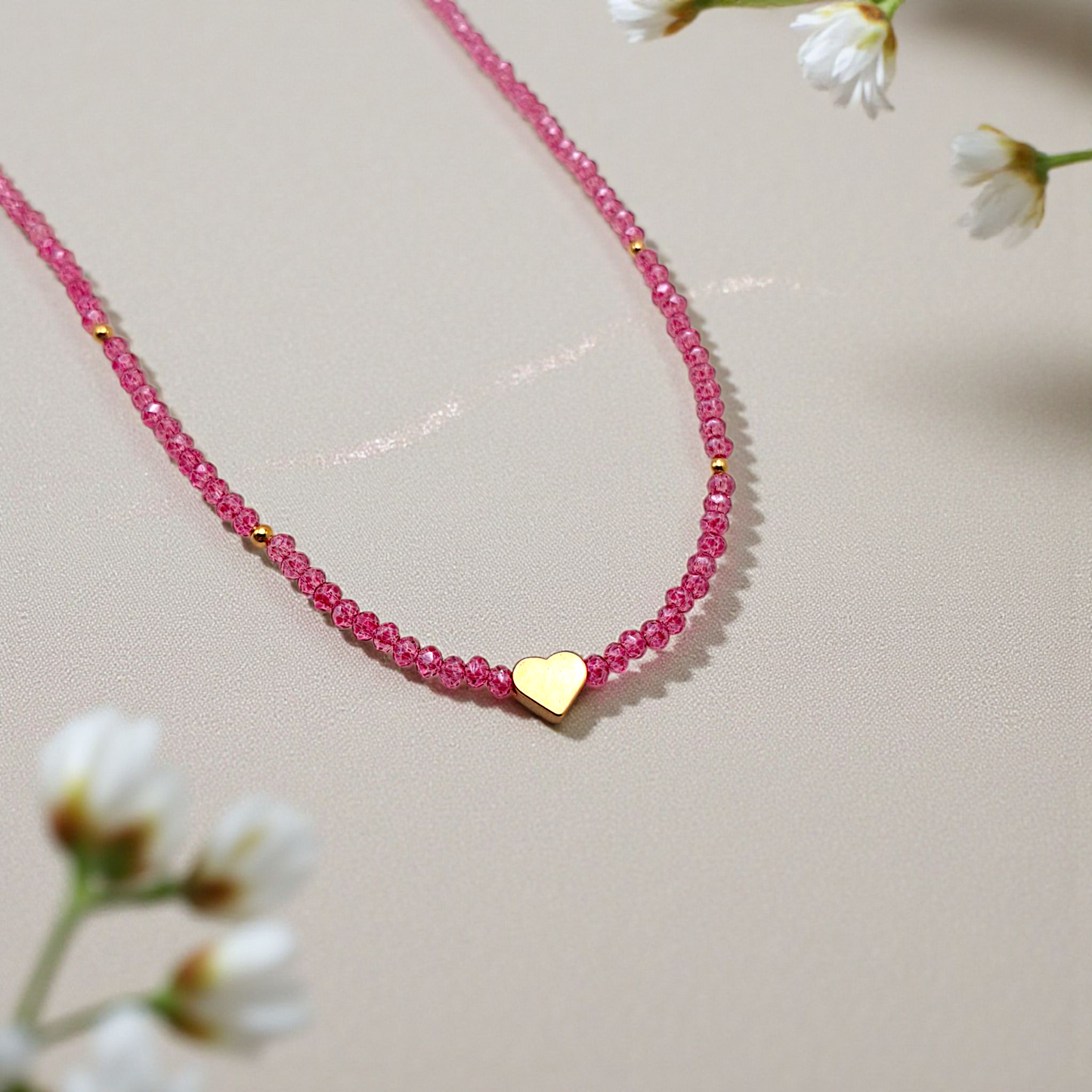 Colar Choker Cristais e Detalhe Coração