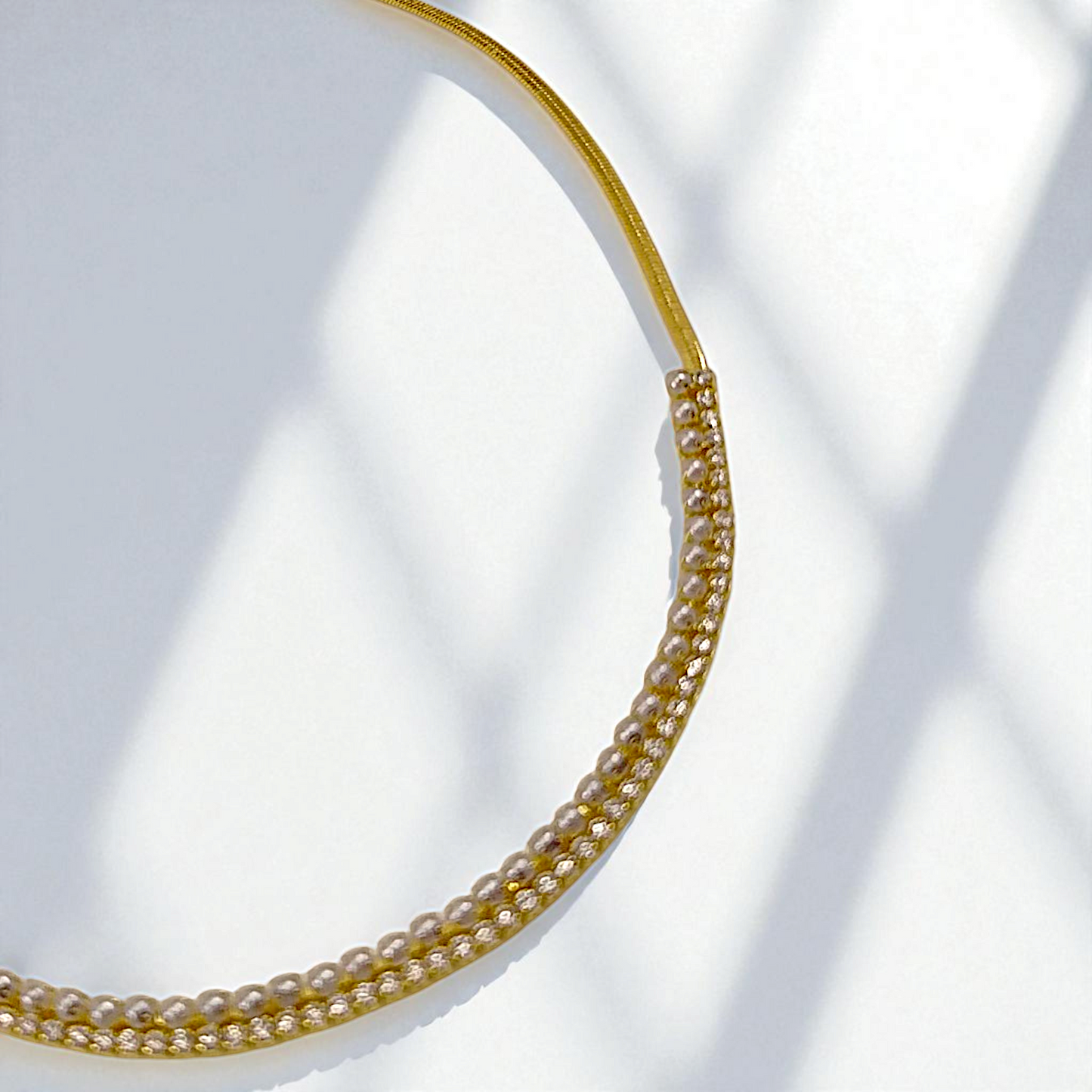Colar Choker Fita Perolinhas e Zircônias