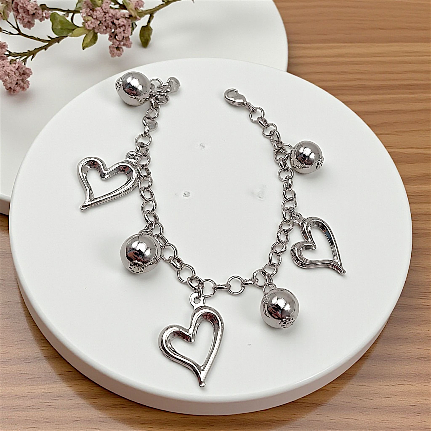 Pulseira Bolas e Corações Vazados