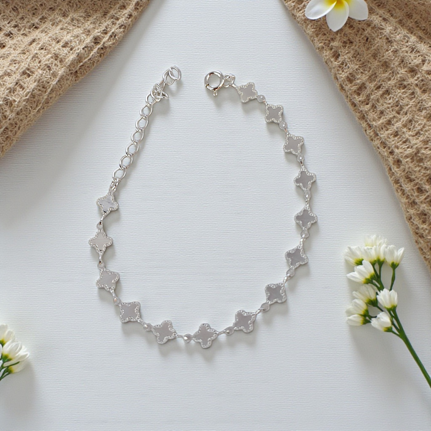 Pulseira Fina Trevos Sequenciais Prata 925