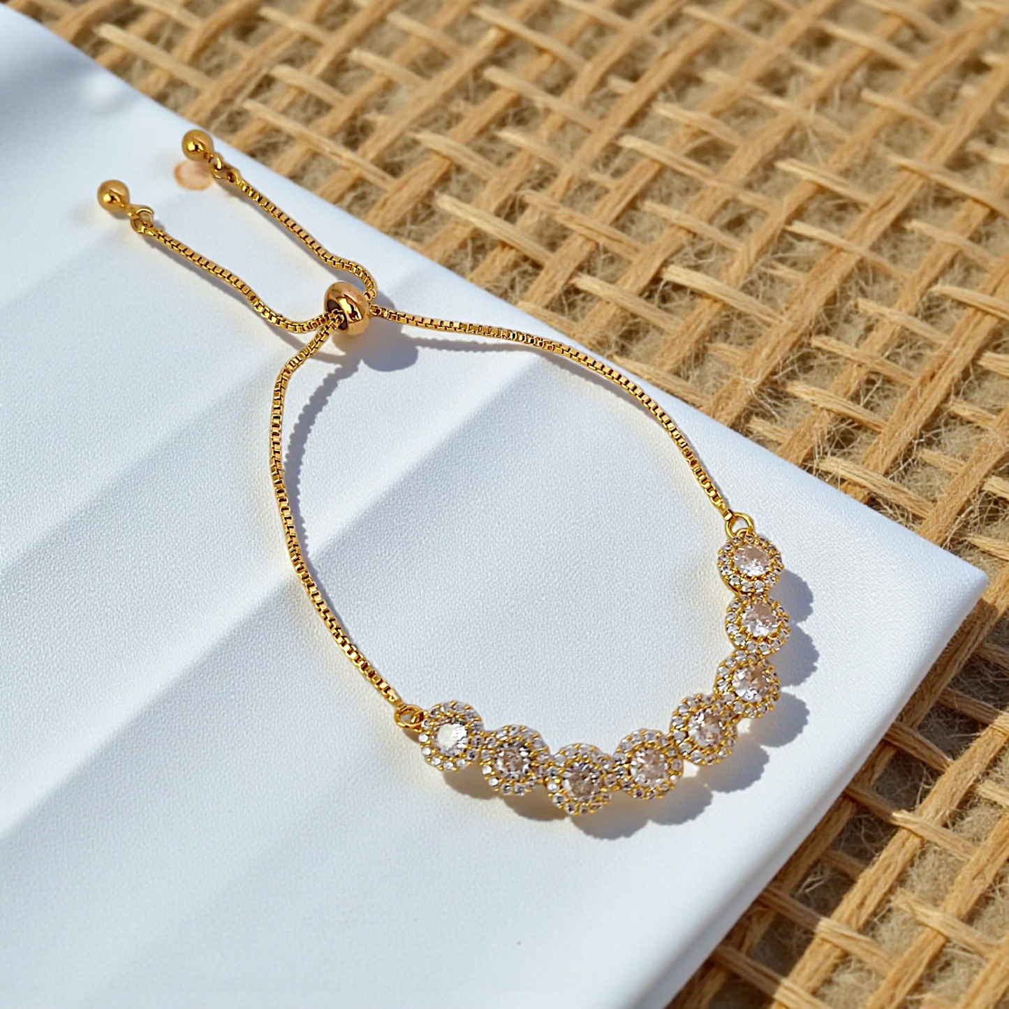 Pulseira Gravatinha Flores Zircônias