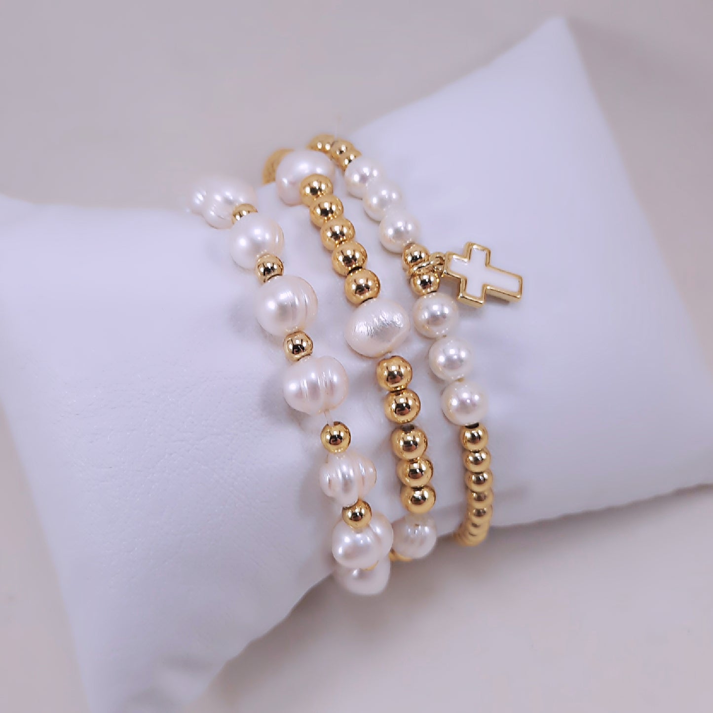 Trio de Pulseiras Pérolas e Bolinhas