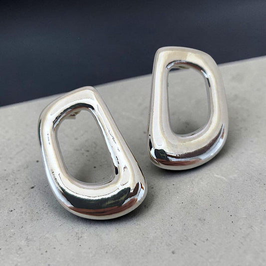 Brinco Maxi Orgânico Oval Liso Vazado