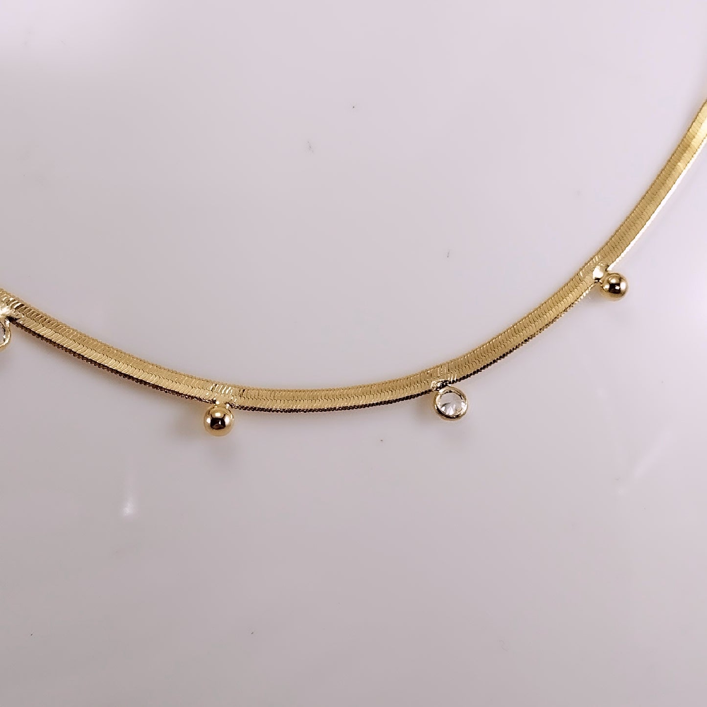 Colar Choker Fita Bolinha e Zircônia