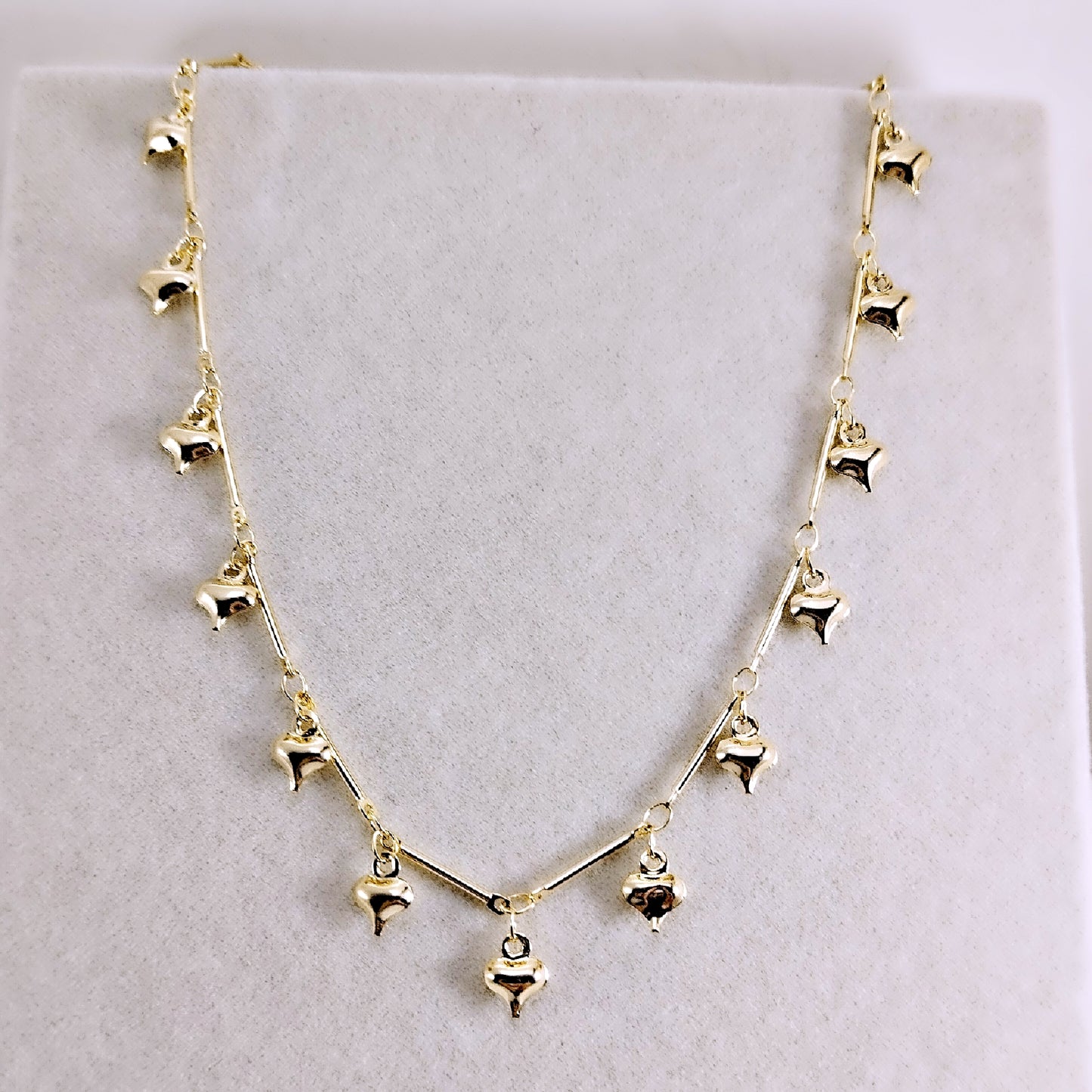 Colar Choker Corações Pendurados