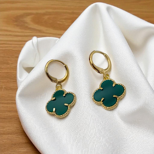 Brinco Argolinha Pingente Trevo