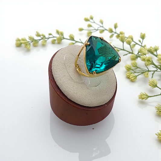 Anel Maxi Zircônia Triangular Lapidada