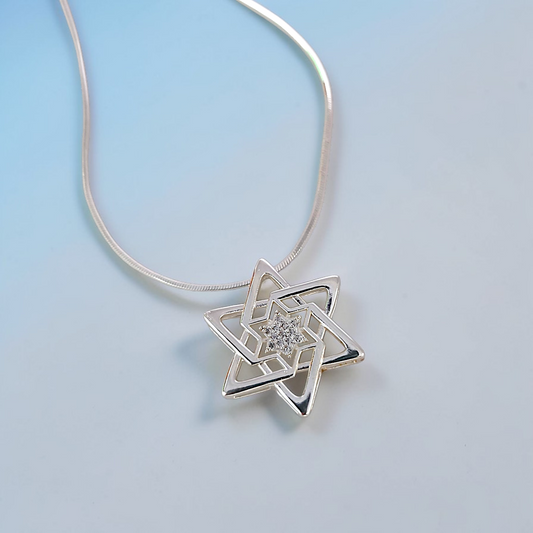 Colar Estrela de Davi Microzircônias no Meio Prata 925