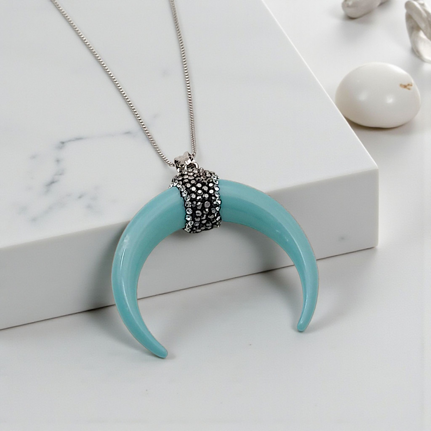 Colar Longo Meia Lua Resina Boho Chic