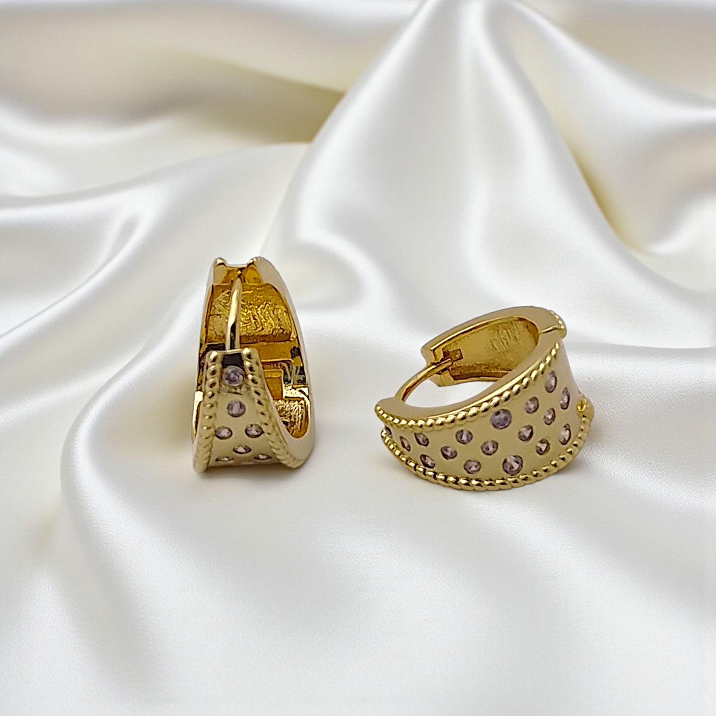 Brinco Argolinha Triangular Inspiração VClif