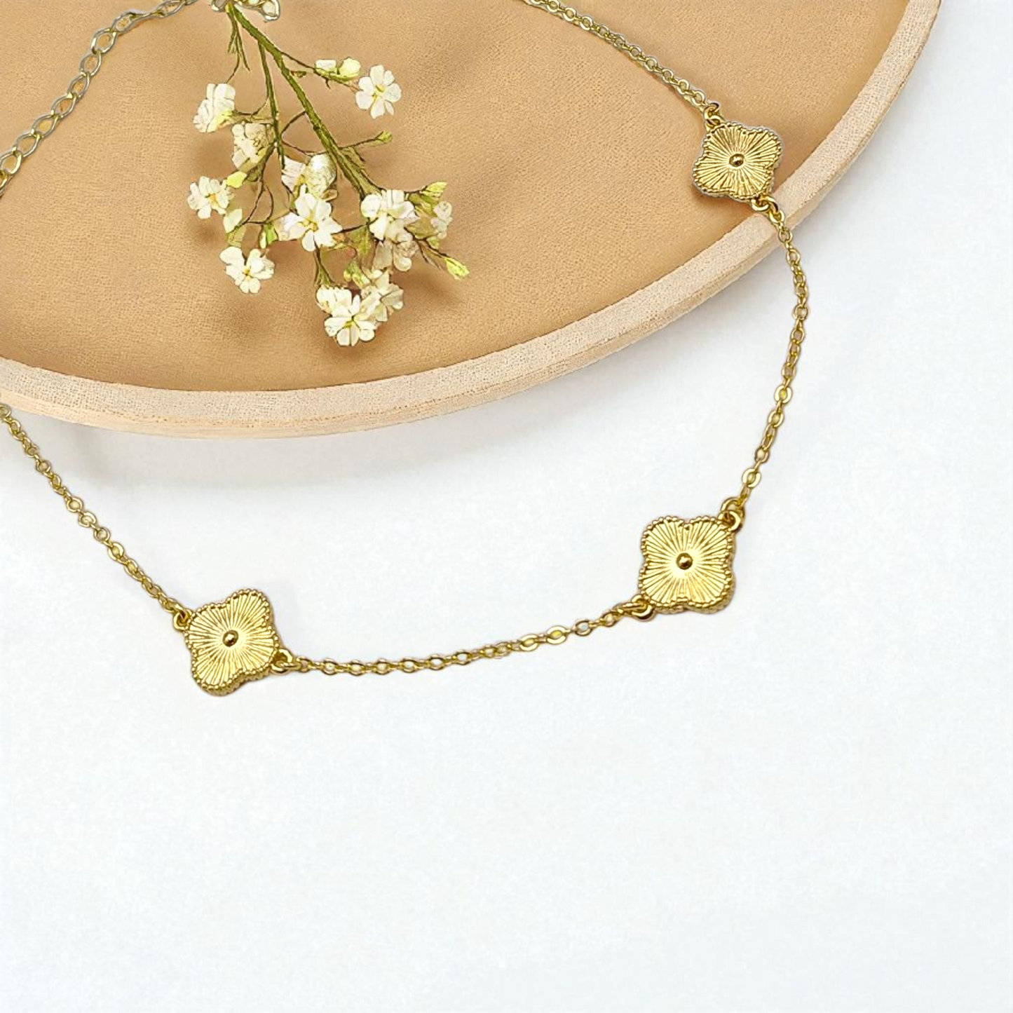 Colar Choker Trevo