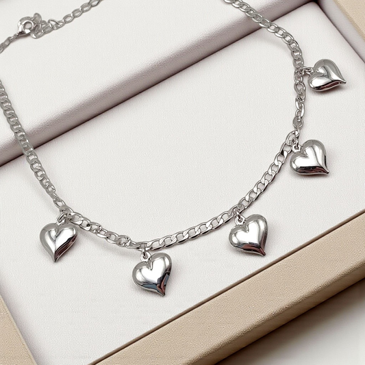 Colar Choker Grumet Corações Pendurados