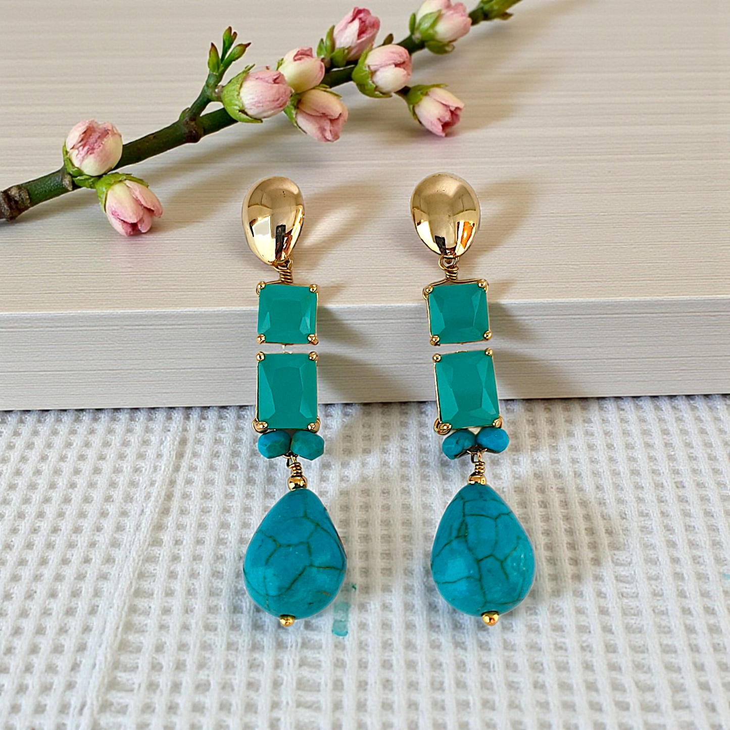 Brinco Pendente Zircônias e Pedra Natural Turquesa