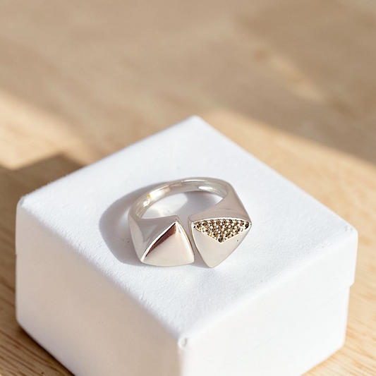 Anel Aberto Triângulos nas Pontas Prata 925