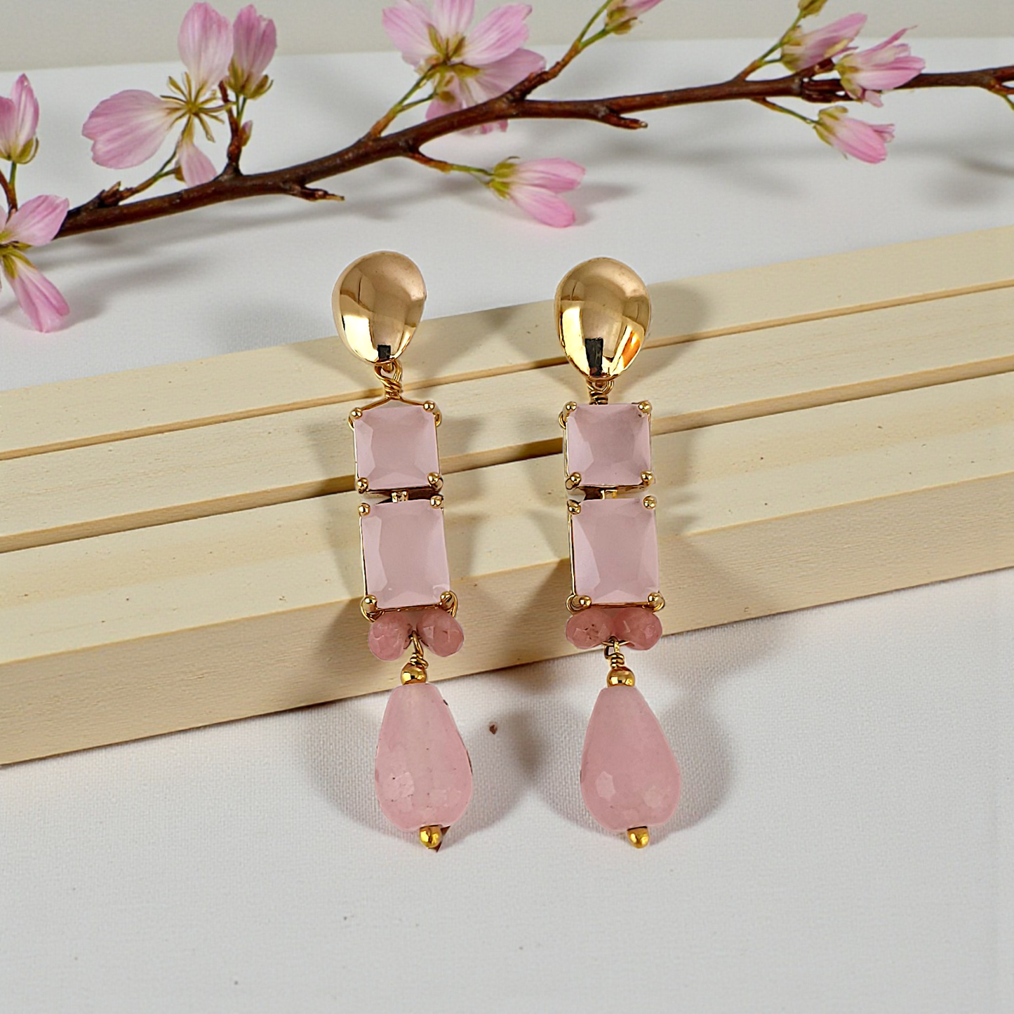 Brinco Pendente Zircônias e Pedra Natural Jade Rosa