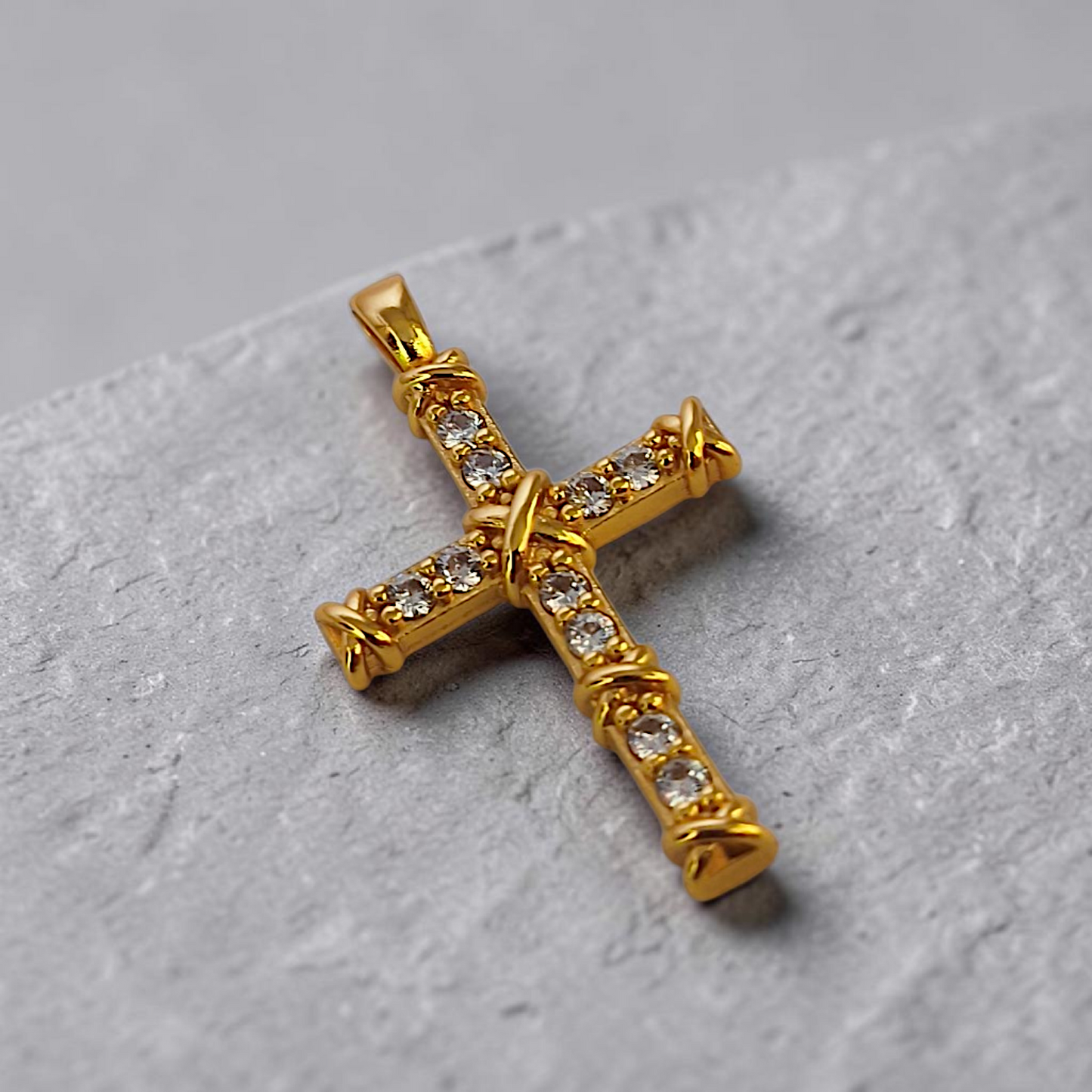 Pingente Crucifixo Zircônias 35x25mm