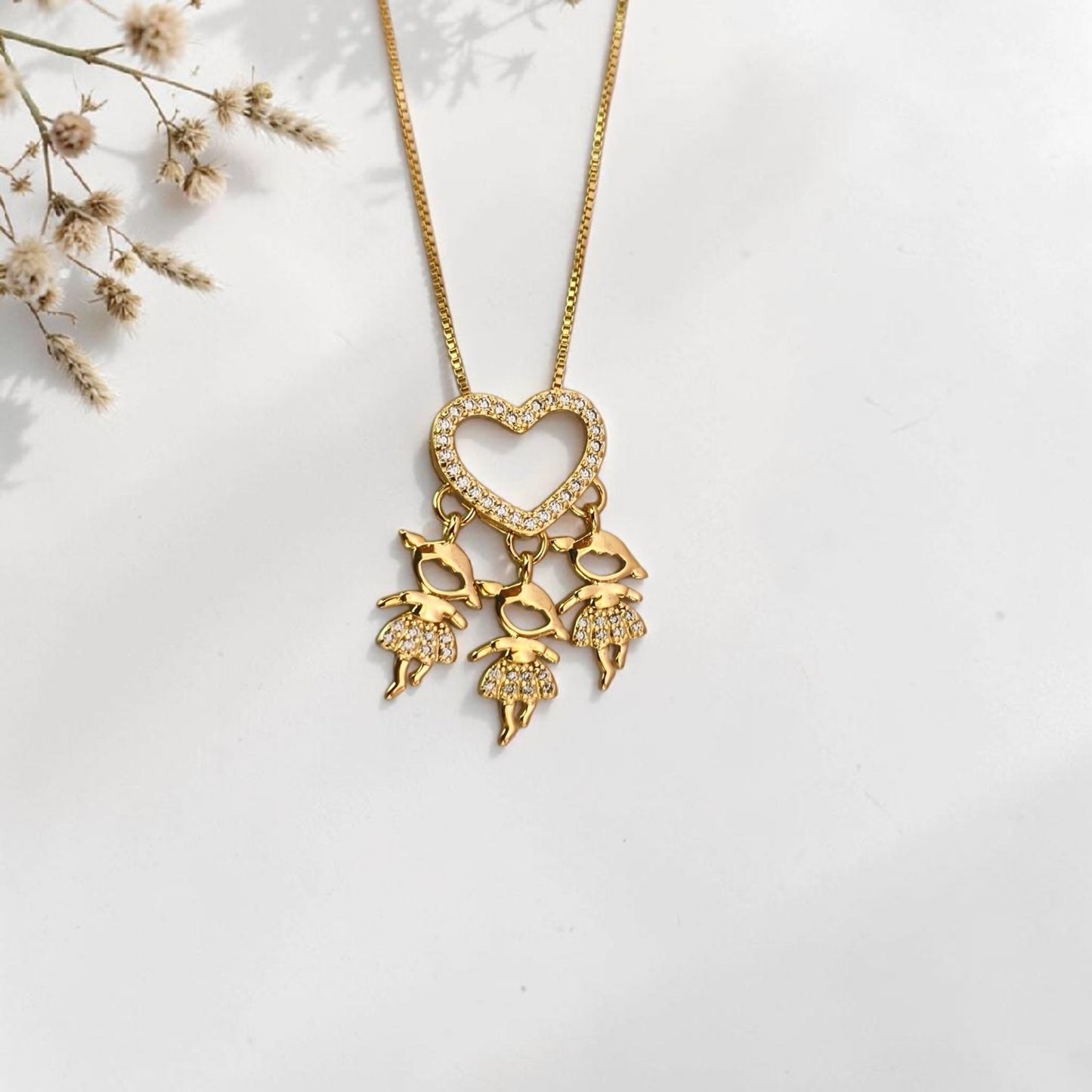 Colar Filhos 3 Meninas Coração Vazado Microzircônias