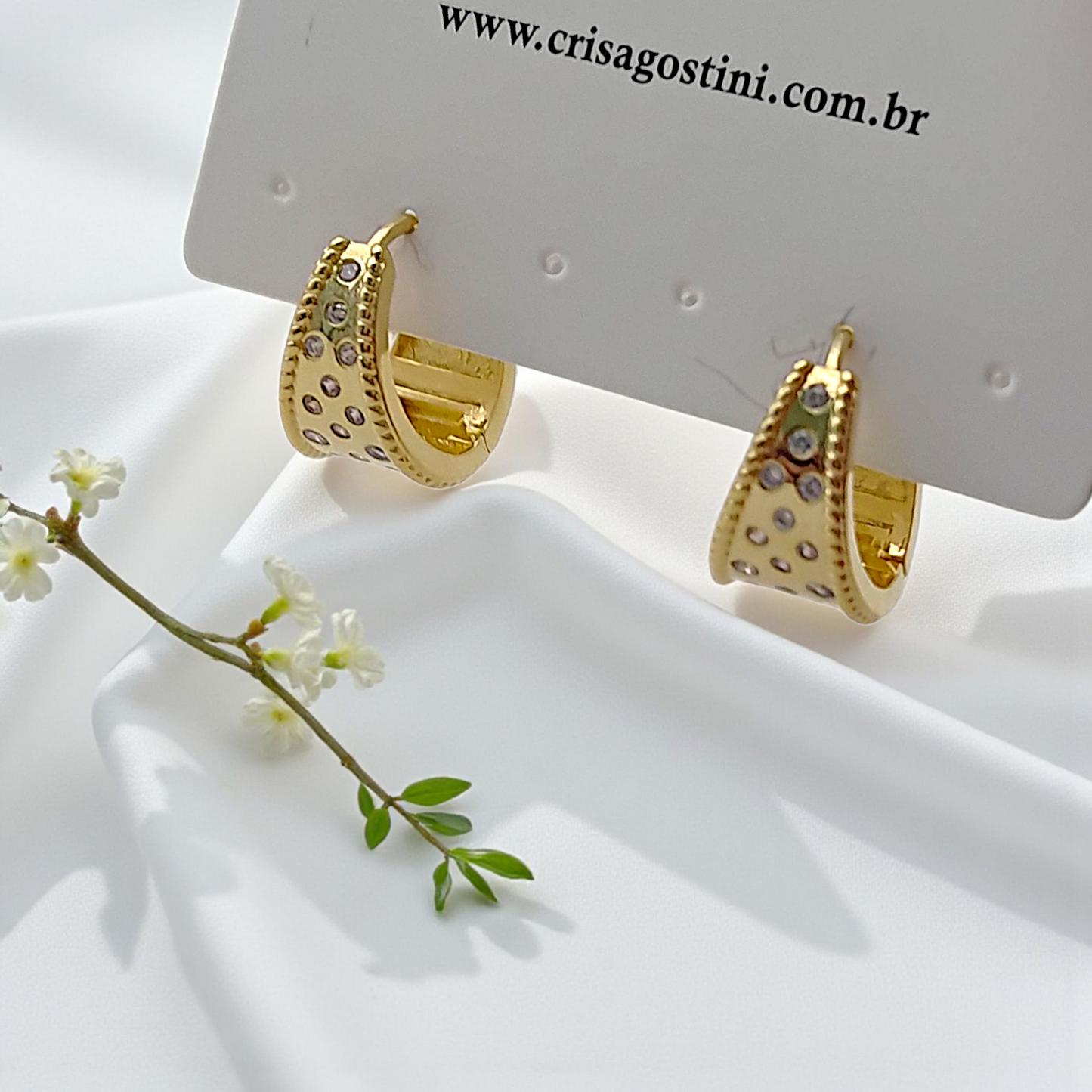 Brinco Argolinha Triangular Inspiração VClif