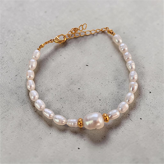 Pulseira Pérolas e Pérola Maior no Meio
