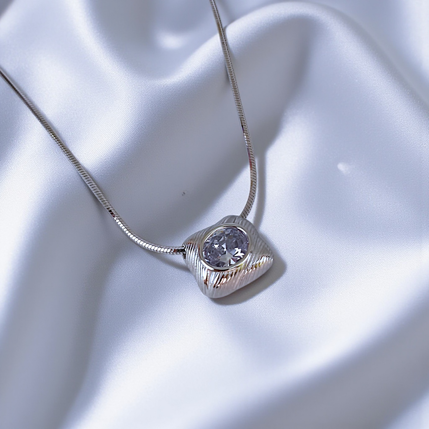 Colar Rabo de Rato Pingente Texturizado Zircônia