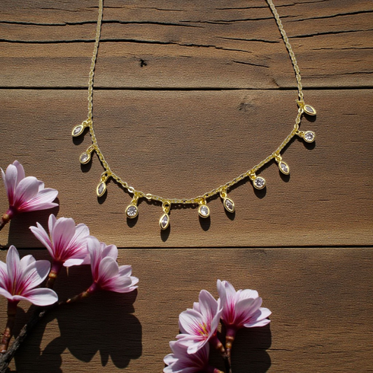 Colar Choker Zircônias Redondas e Ovais Penduradas