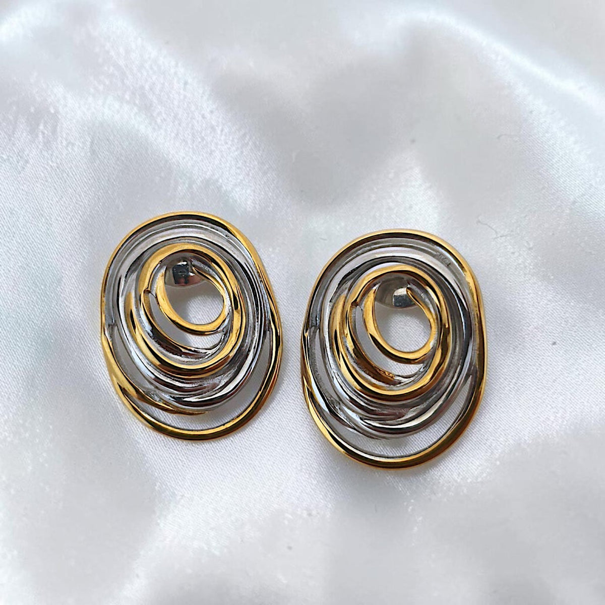Brinco Oval Orgânico Fios Bicolores