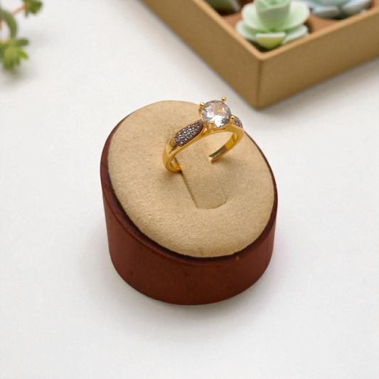 Anel Solitário Diamond Microzircônias Laterais