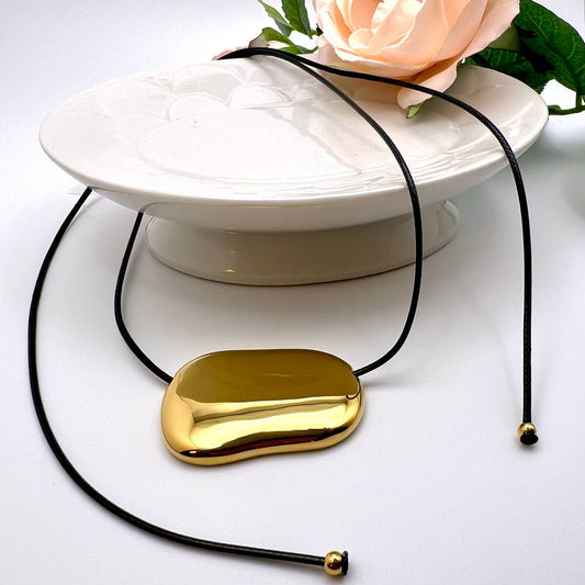 Colar Regulável Detalhe Orgânico