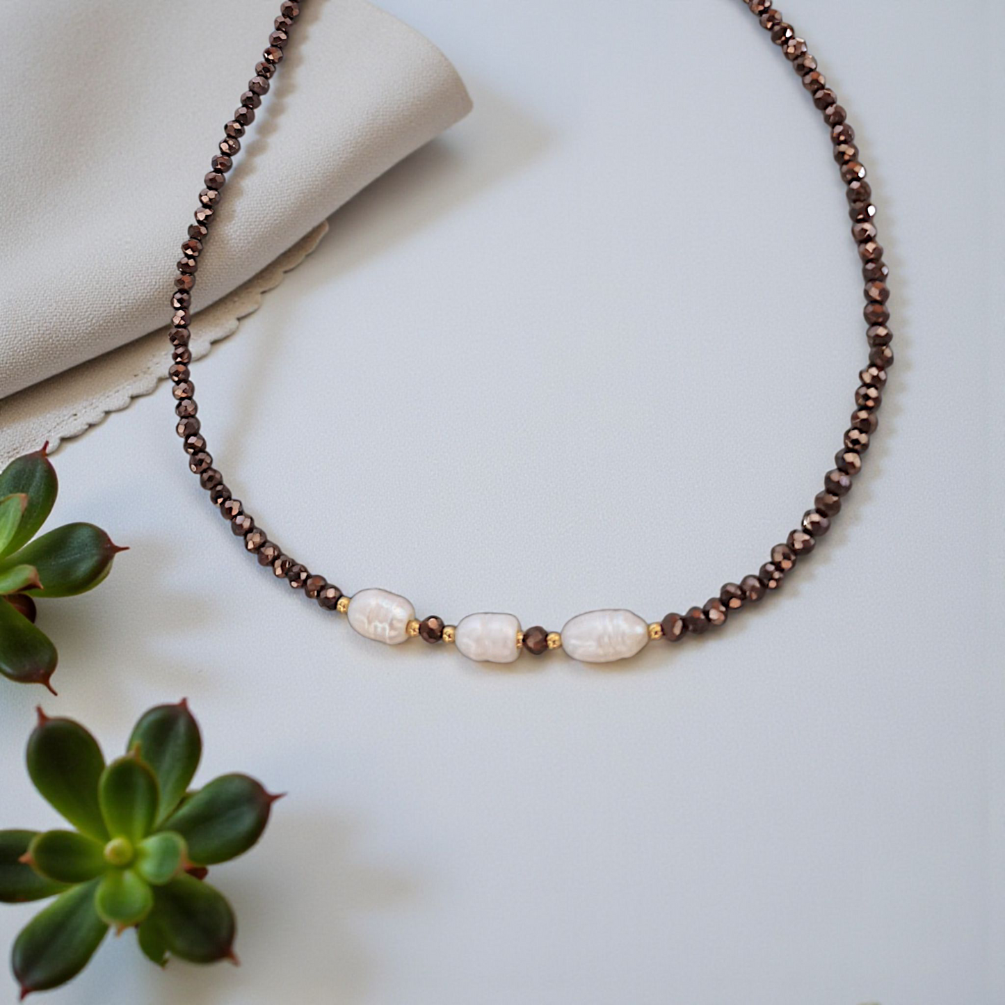 Colar Choker Cristal e 3 Pérolas