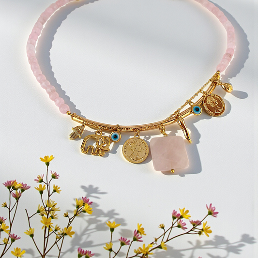 Colar Pedra Natural Quartzo Rosa, Canutilhos e 9 Pingentes Sorte