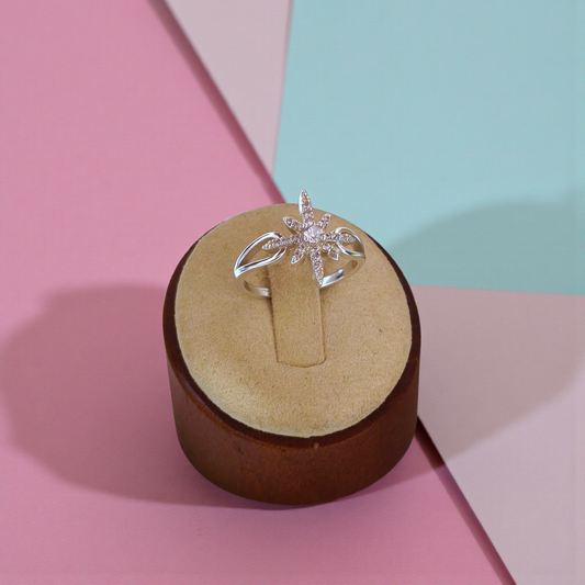 Anel Estrela de Luz Laterais Vazadas