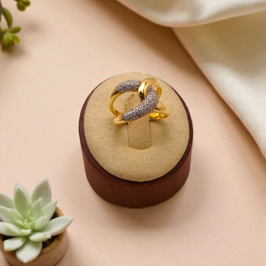 Anel Largo Frente Vazada Entrelaçada