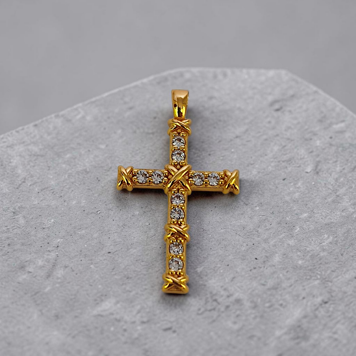 Pingente Crucifixo Zircônias 35x25mm
