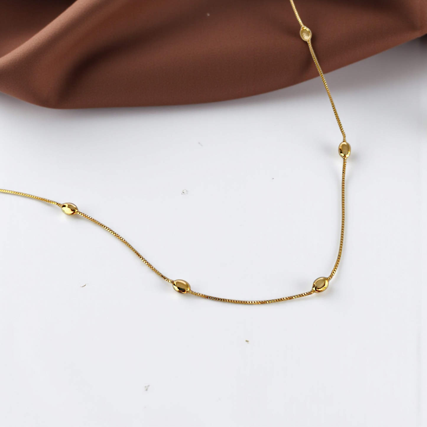 Colar Longo Detalhes Ovais