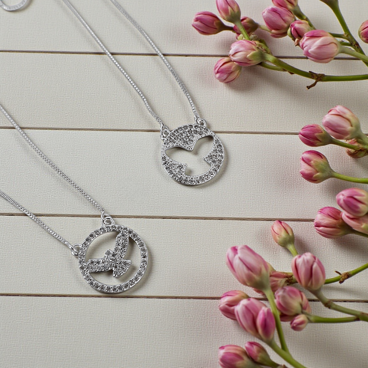 Colar Escapulário Espírito Santo Vazado Microzircônias Prata 925