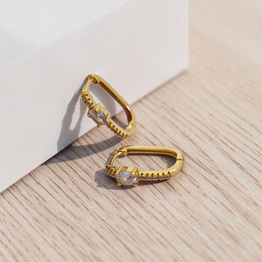 Brinco Argolinha Oval Zircônia no Meio e Microzircônias